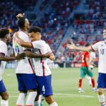 Seleção dos Estados Unidos comemorando gol contra Marrocos