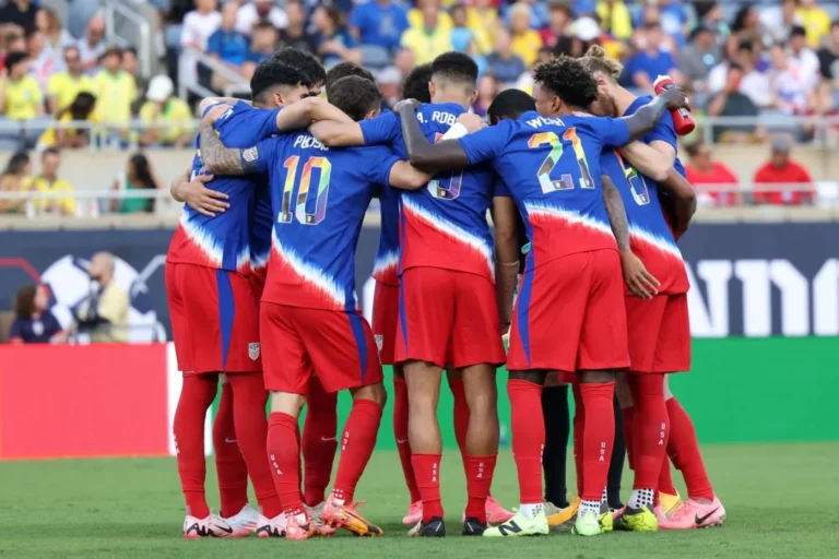 Jogadores do USMNT durante partida contra o Brasil; Estados Unidos vs Bolívia na Copa América