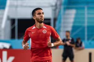 Corinthians contrata meia canadense com passagem pela seleção de base