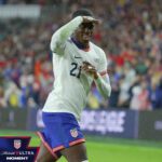 Weah comemora gol contra Jamaica