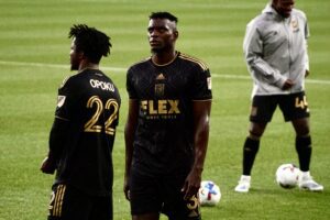 Cogitado no Corinthians, zagueiro colombiano está próximo de fechar com a Liga MX