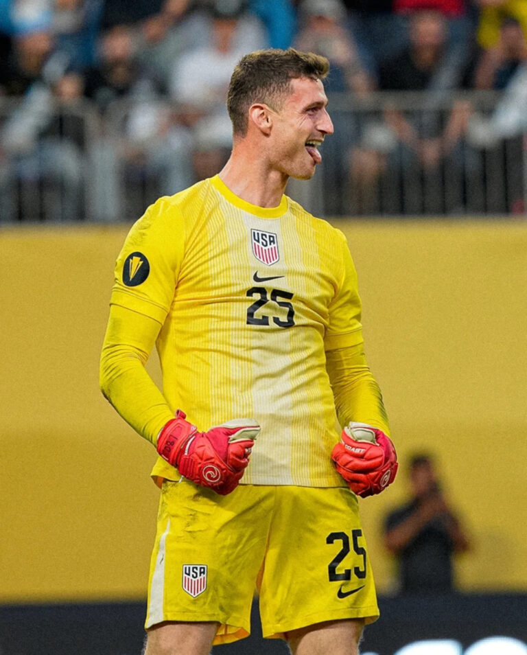Matt Freese fecha o gol e mantém o sonho americano na Copa Ouro