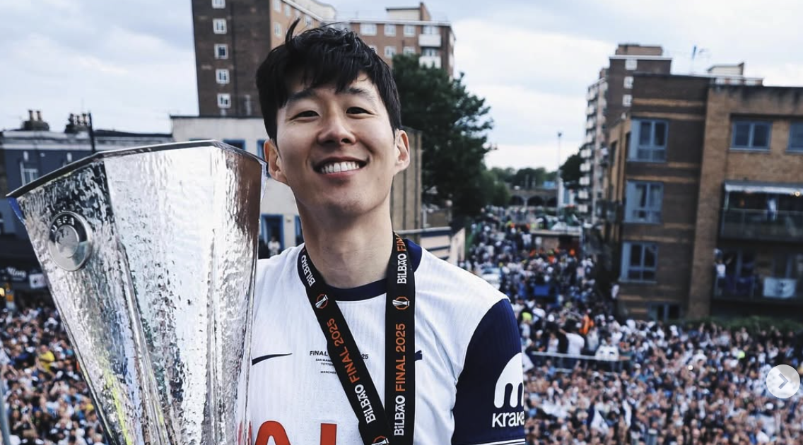 Son Heung-min celebrates title with Tottenham (@hm_son7)