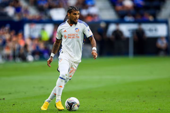 FC Cincinnati negocia DeAndre Yedlin com o Real Salt Lake
