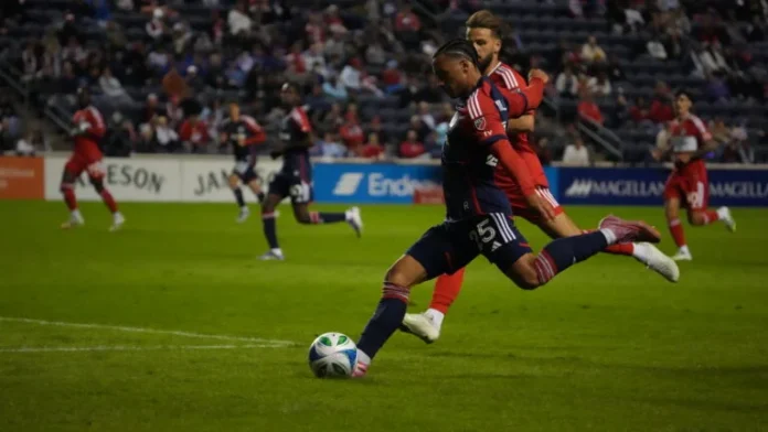 Chicago Fire vence o New England Revolution e entra firme na briga por playoffs da MLS
