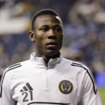 Danley Jean Jacques #21 da Philadelphia Union que representará o Haiti na Copa do Mundo de 2026, se aquece antes da partida da Semifinal da Conferência entre a Philadelphia Union e o New York City FC 23 de novembro de 2025 em Chester, na Pensilvânia. (Foto de Adam Hunger/Getty Images)