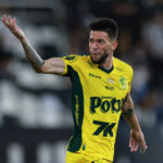 Jemmes de Mirassol comemora depois de marcar o segundo gol da equipe durante a partida entre Botafogo e Mirassol como parte da Brasileirao 2025 no Estádio Olímpico Nilton Santos em 17 de setembro de 2025 no Rio de Janeiro, Brasil.