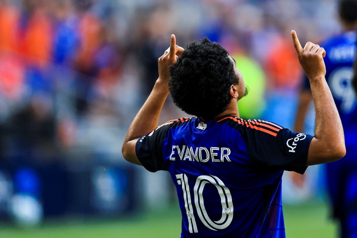 Evander valoriza disputa por MVP da MLS