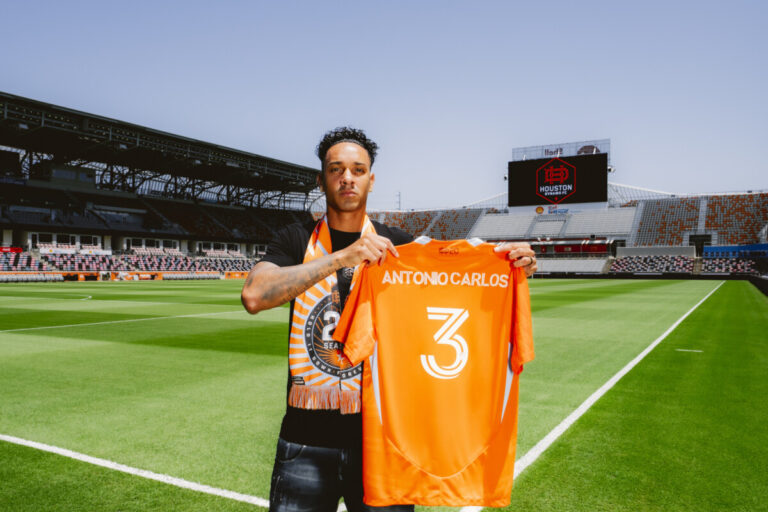 Expulsão de Antônio Carlos muda o rumo da partida e Houston Dynamo é derrotado pelo LAFC