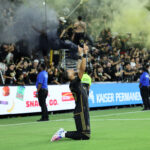 Denis Bouanga, número 99 do Los Angeles FC, comemora após marcar seu segundo gol contra o Real Salt Lake durante o segundo tempo da partida no BMO Stadium em 21 de setembro de 2025 em Los Angeles, Califórnia. (Foto de Kevork Djansezian/Getty Images)