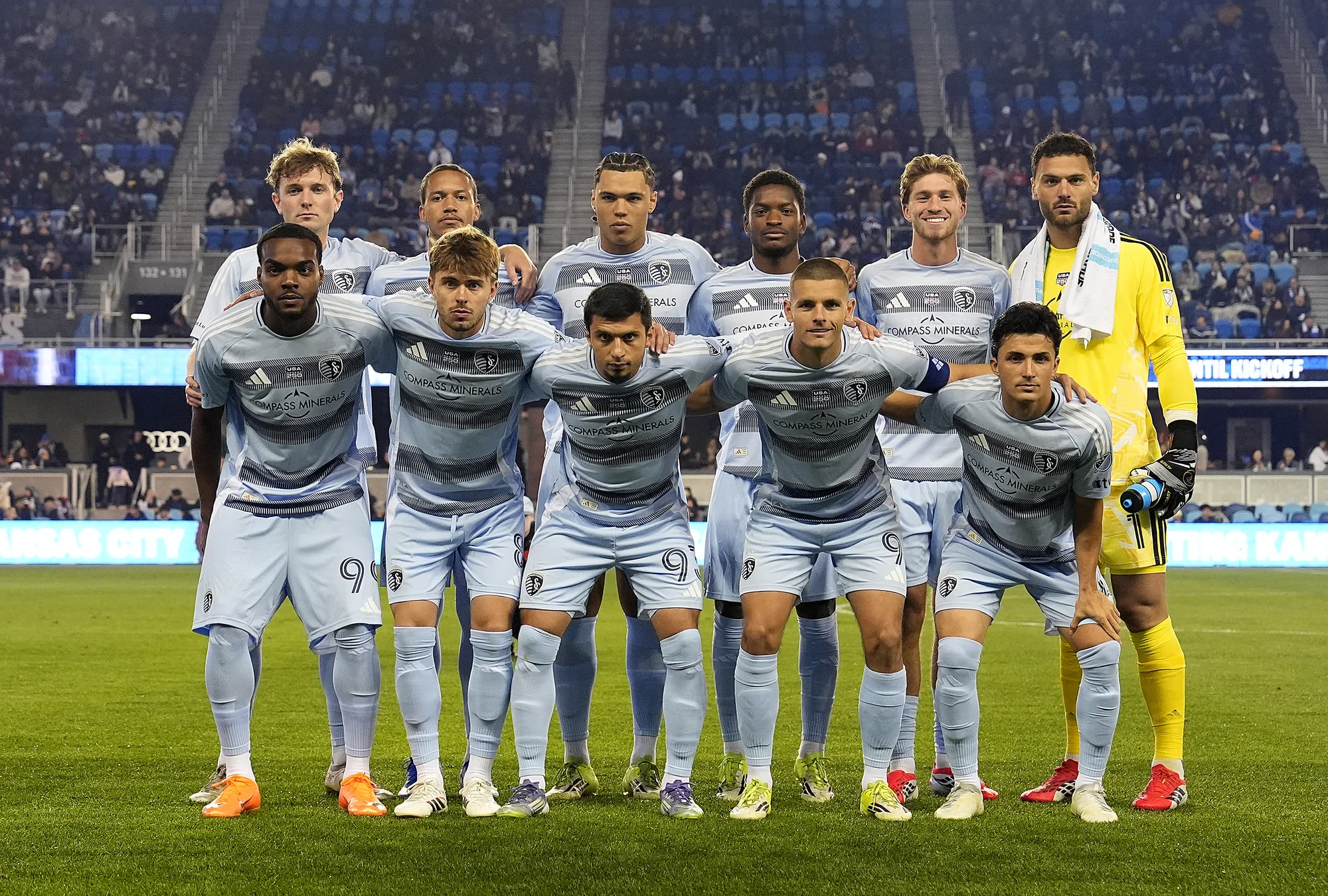 SAN JOSE, CALIFÓRNIA - 21 DE FEVEREIRO: A equipe titular do Sporting Kansas City posa para esta foto antes do início de um jogo da MLS contra o San Jose Earthquakes no PayPal Park em 21 de fevereiro de 2026 em San Jose, Califórnia. (Foto de Thearon W. Henderson/Getty Images)
