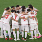 DOHA, CATAR - 7 DE FEVEREIRO: Grupo da seleção iraniana durante a partida da semifinal da Copa da Ásia da AFC entre Irã e Catar, no Estádio Al Thumama, em 7 de fevereiro de 2024, em Doha, Catar. (Foto de Lintao Zhang/Getty Images)